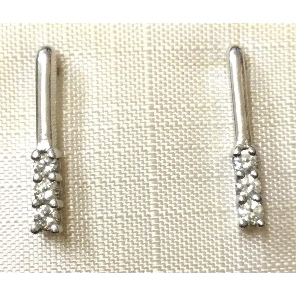 18ct White Gold Long Bar Drop 3 Dia