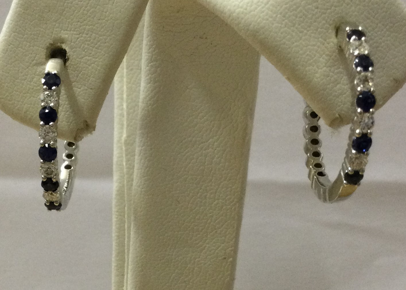 18ct White Gold 5sa-4di Bead Set Hoop